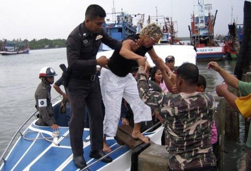 Lindy Robertson being helped ashore after the incident © SW